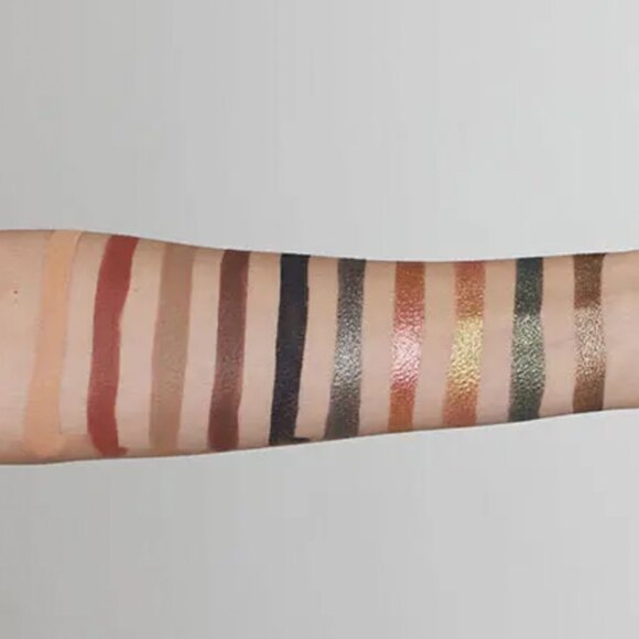 UOMA Black Magic Freedom Eyeshadow Palette - Picture 2 of 11